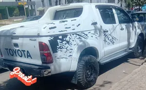 Toyota Hilux 2013 White
