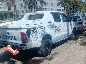 Toyota Hilux 2013 White