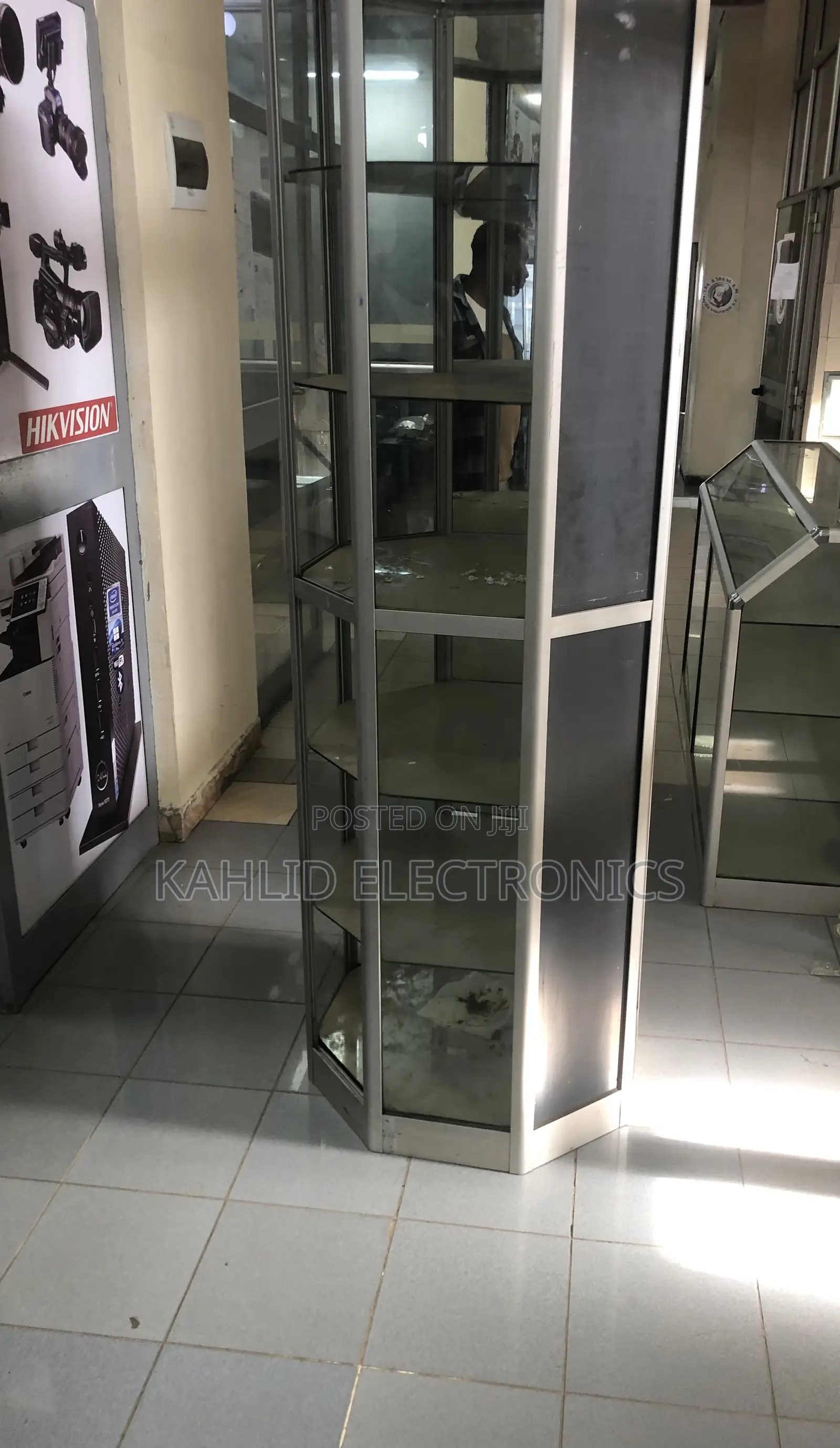 13,500 በ አሪፍ ዋጋ የአልሙኒየም ዲስፕለይ Glass Almuniyem Displays Stand 2meter