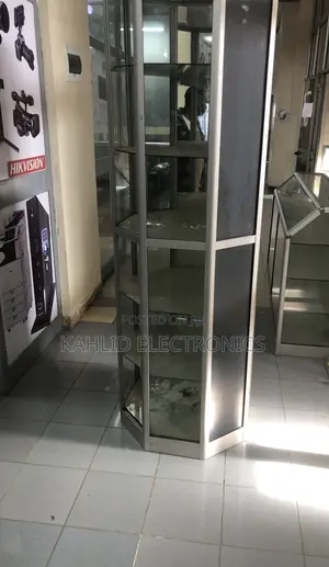 13,500 በ አሪፍ ዋጋ የአልሙኒየም ዲስፕለይ Glass Almuniyem Displays Stand 2meter