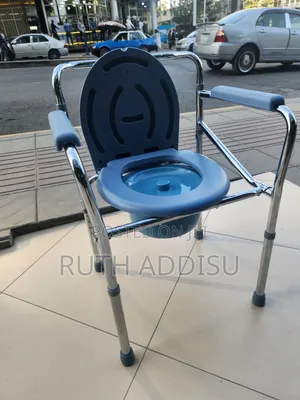 Photo - Commode Chair鳵的brand New Toilet Chair字母commode Chair卂我commode Chair