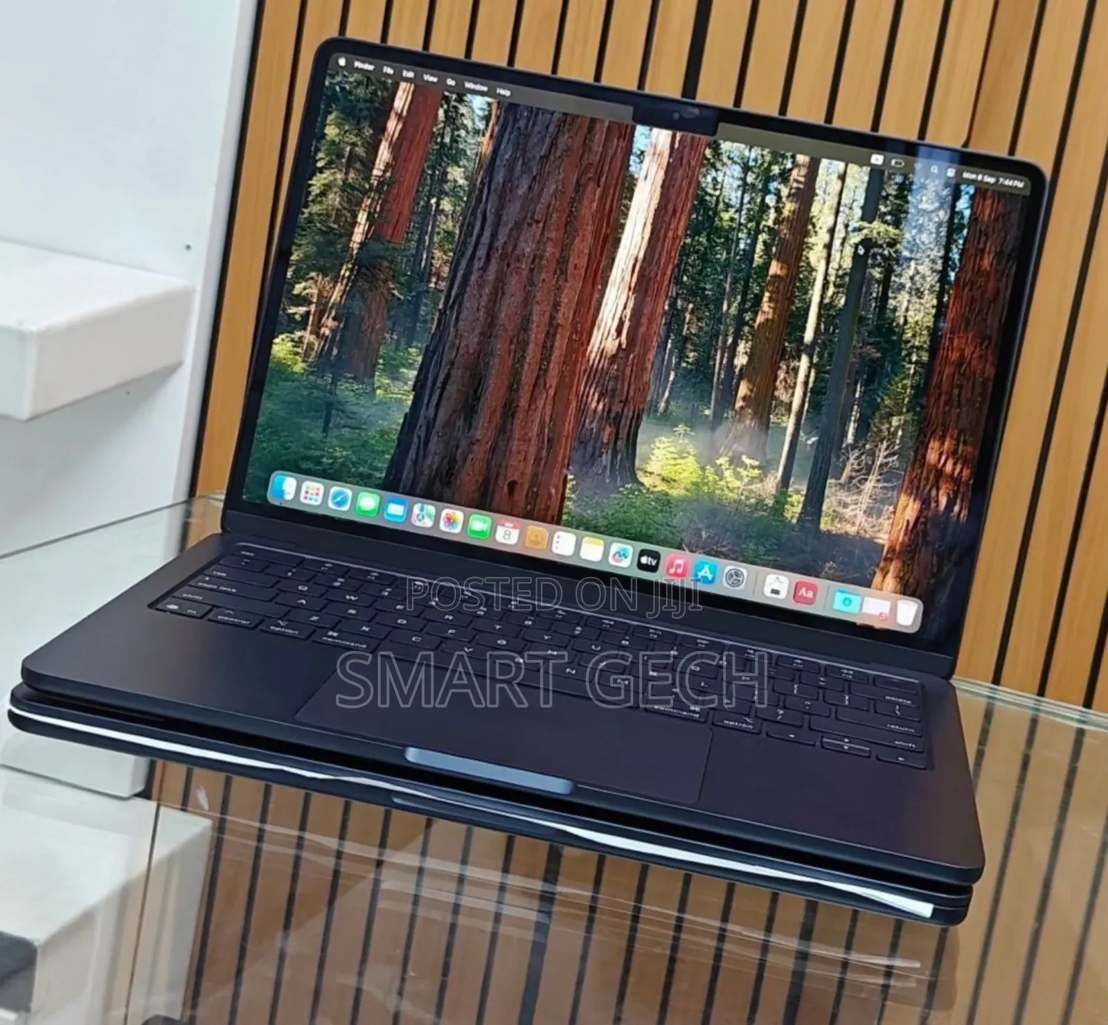 New Apple MacBook Air 2025 M4 13-Inch 16GB Apple M4 Pro SSD 256GB