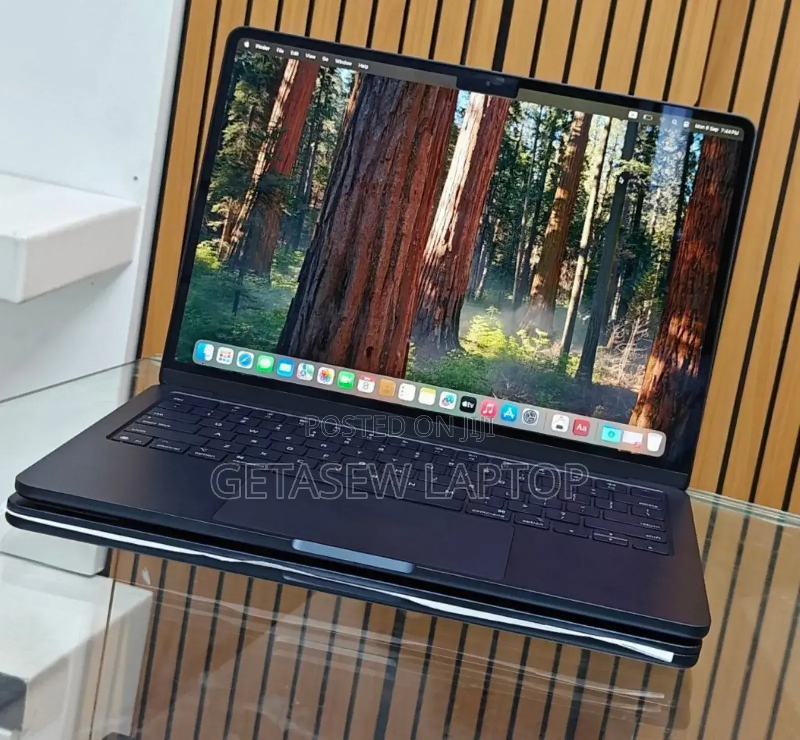 New Apple MacBook Air 2025 M4 13-Inch 16GB Apple M4 Pro SSD 256GB