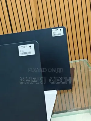 New Apple MacBook Air 2025 M4 13-Inch 16GB Apple M4 Pro SSD 256GB