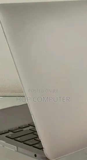 New Laptop Apple MacBook Pro 2022 M2 8GB Apple M2 SSD 256GB