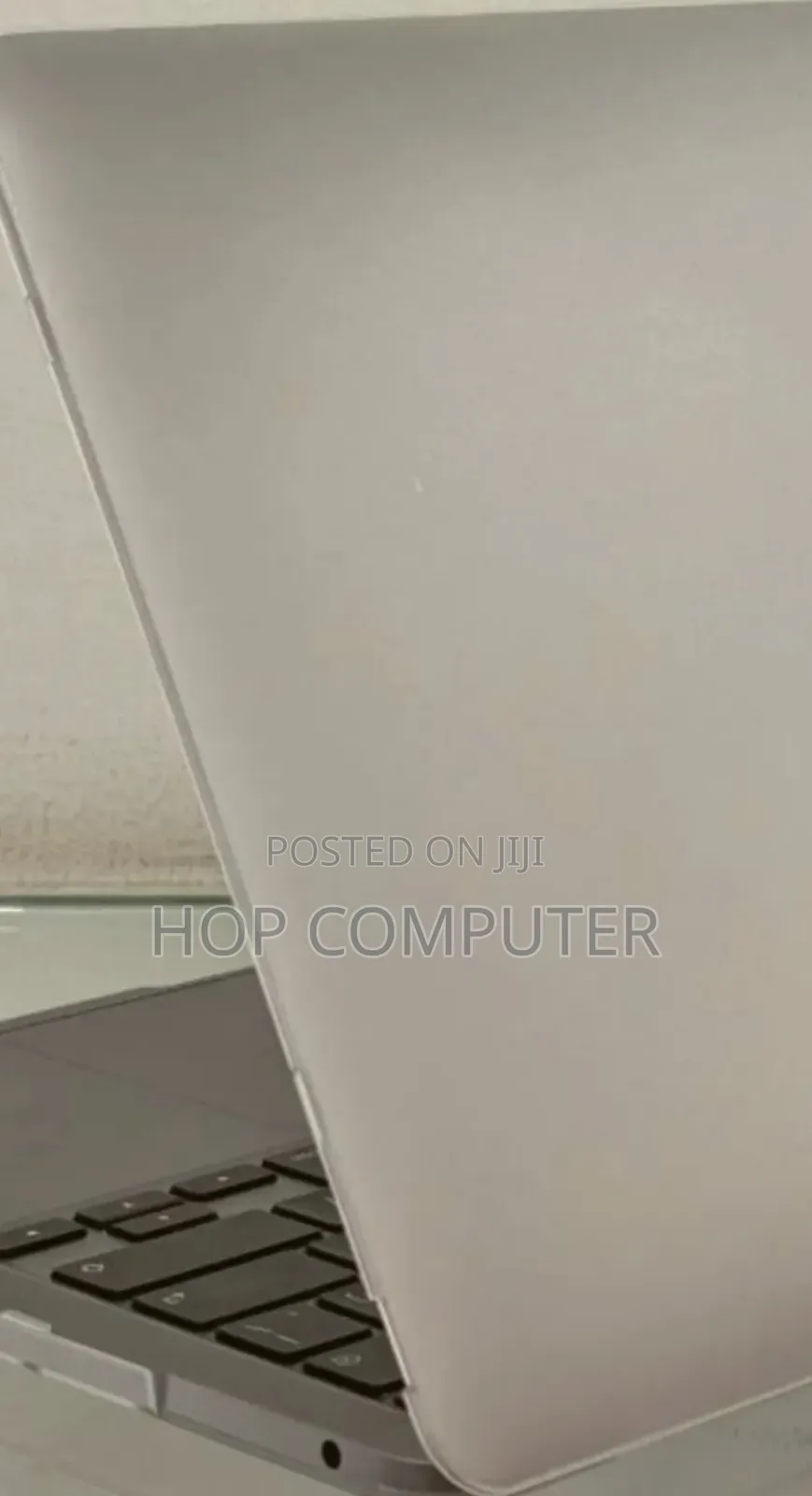 New Laptop Apple MacBook Pro 2022 M2 8GB Apple M2 SSD 256GB