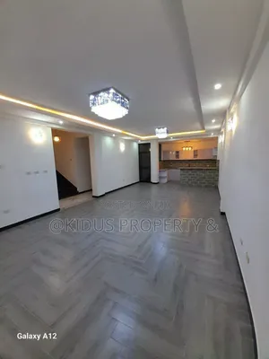 8bdrm Townhouse/Terrace in Lafto for sale