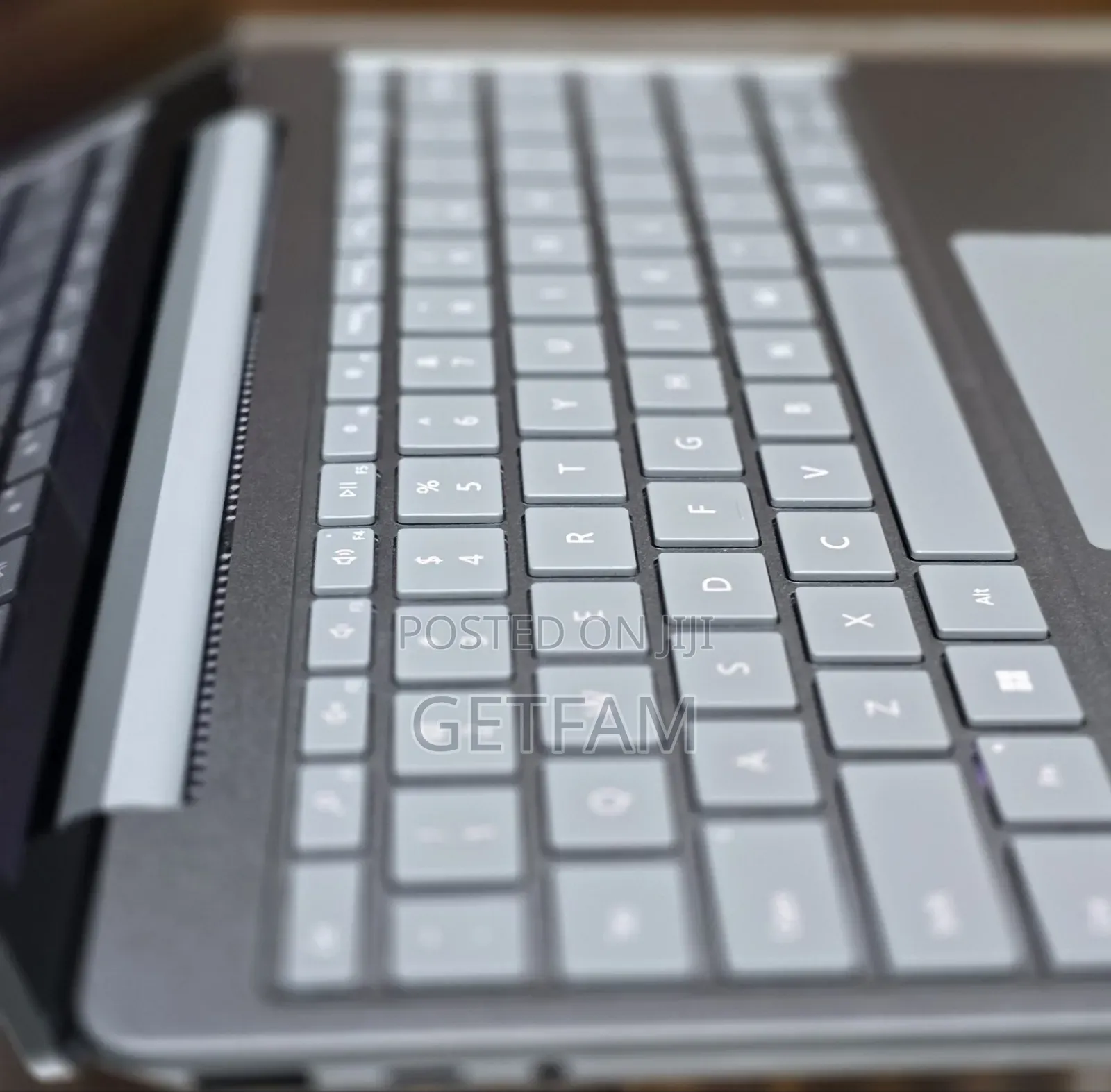 New Laptop Microsoft Surface 8GB Intel Core I5 SSD 256GB