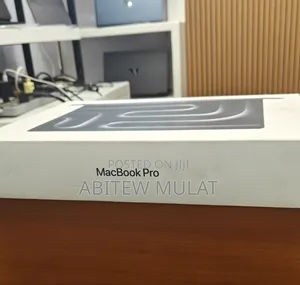 New Laptop Apple Macbook Pro 2025 M5 14-Inch 16GB Apple M4 SSD 512GB