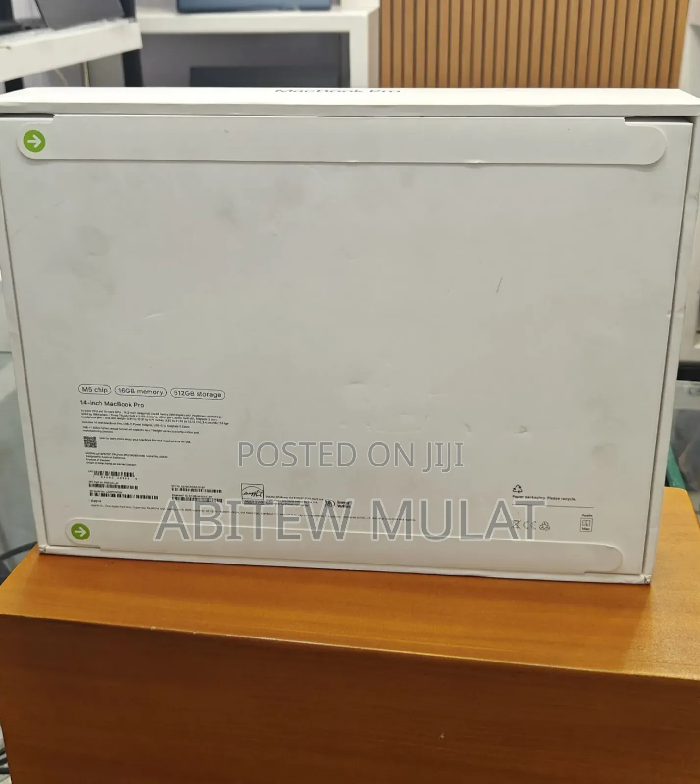 New Laptop Apple Macbook Pro 2025 M5 14-Inch 16GB Apple M4 SSD 512GB
