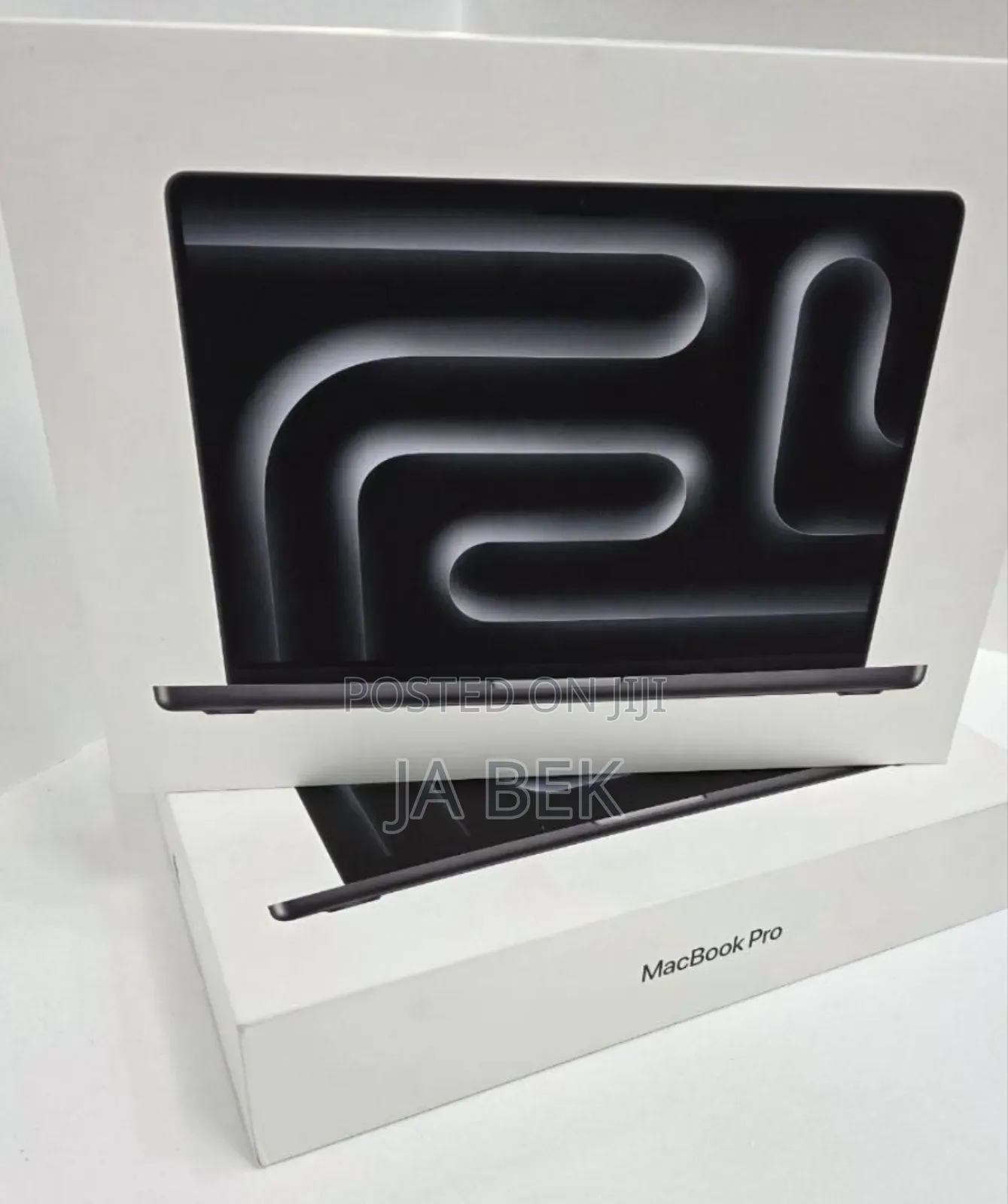 New Apple Macbook Pro 2025 M5 14-Inch 16GB Apple M4 Pro SSD 512GB