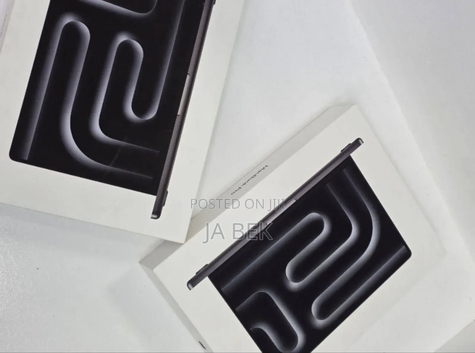 New Apple Macbook Pro 2025 M5 14-Inch 16GB Apple M4 Pro SSD 512GB