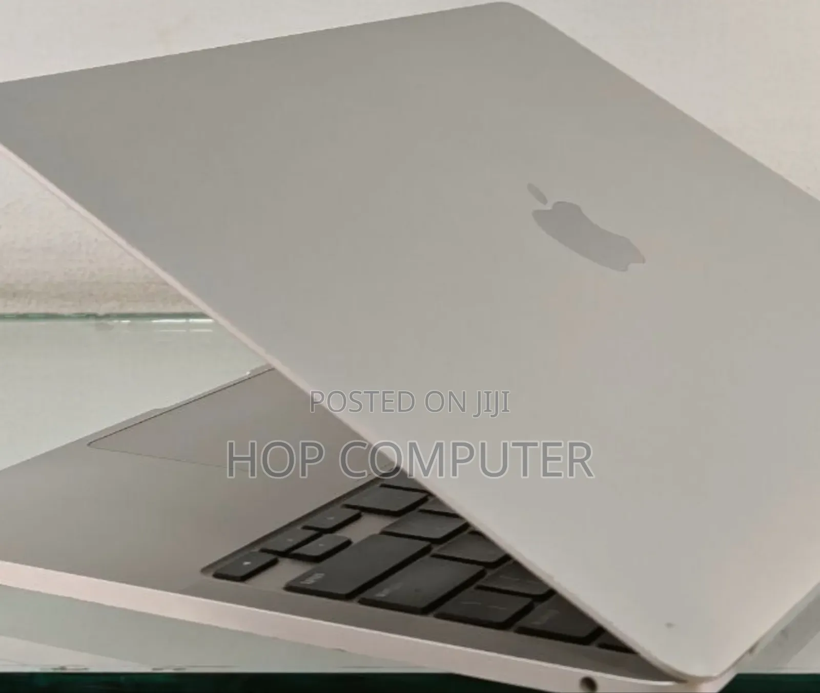 New Laptop Apple MacBook Pro 2022 M2 8GB Apple M2 SSD 256GB