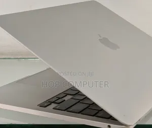 New Laptop Apple MacBook Pro 2022 M2 8GB Apple M2 SSD 256GB