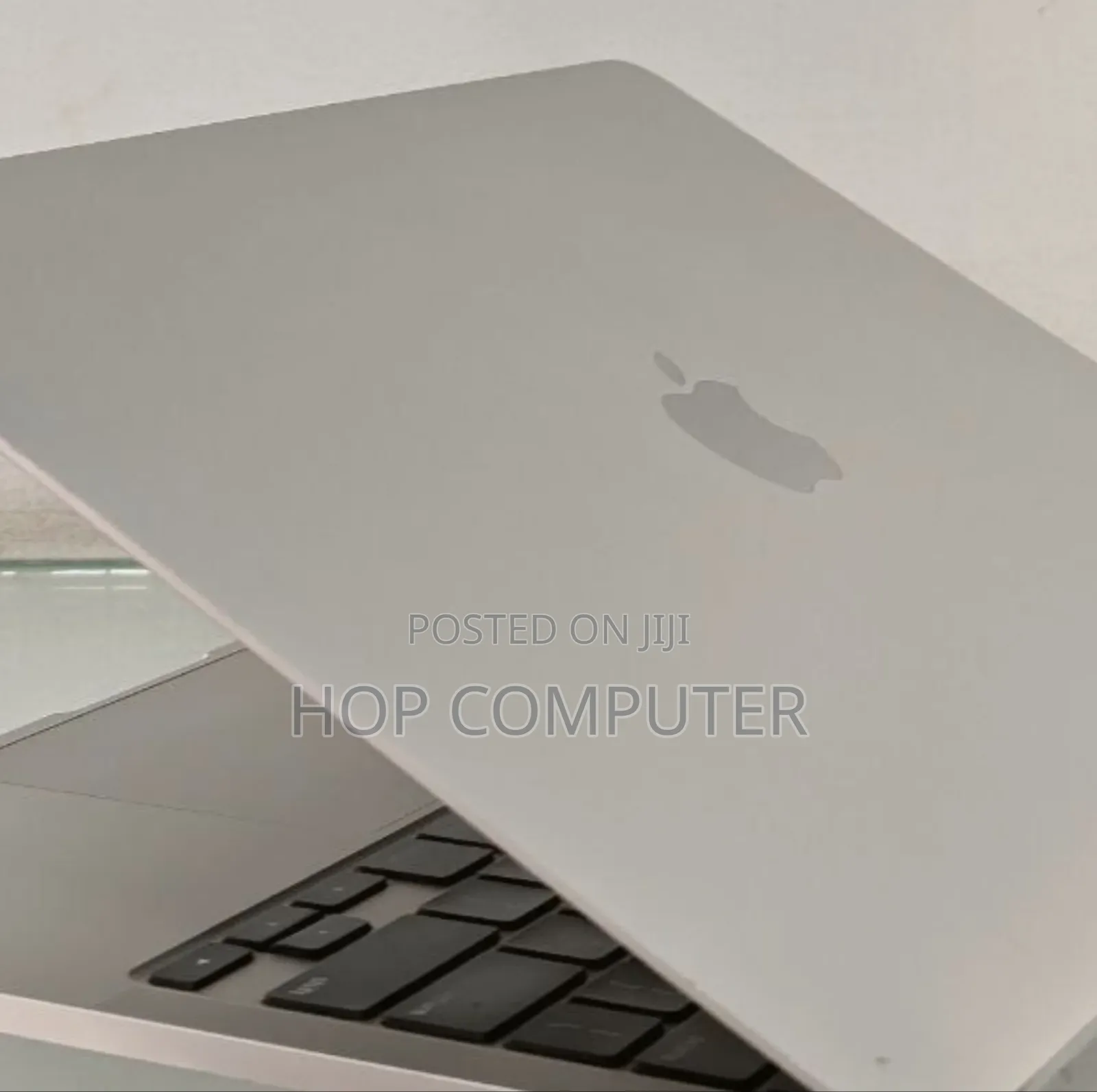New Laptop Apple MacBook Pro 2022 M2 8GB Apple M2 SSD 256GB