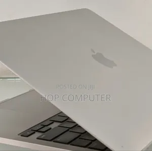 New Laptop Apple MacBook Pro 2022 M2 8GB Apple M2 SSD 256GB