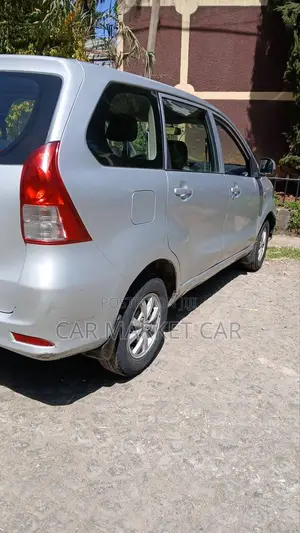 Photo - Toyota Avanza 2013 Silver