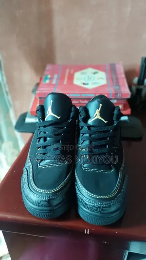 Photo - Jordan 3 Black and Golden