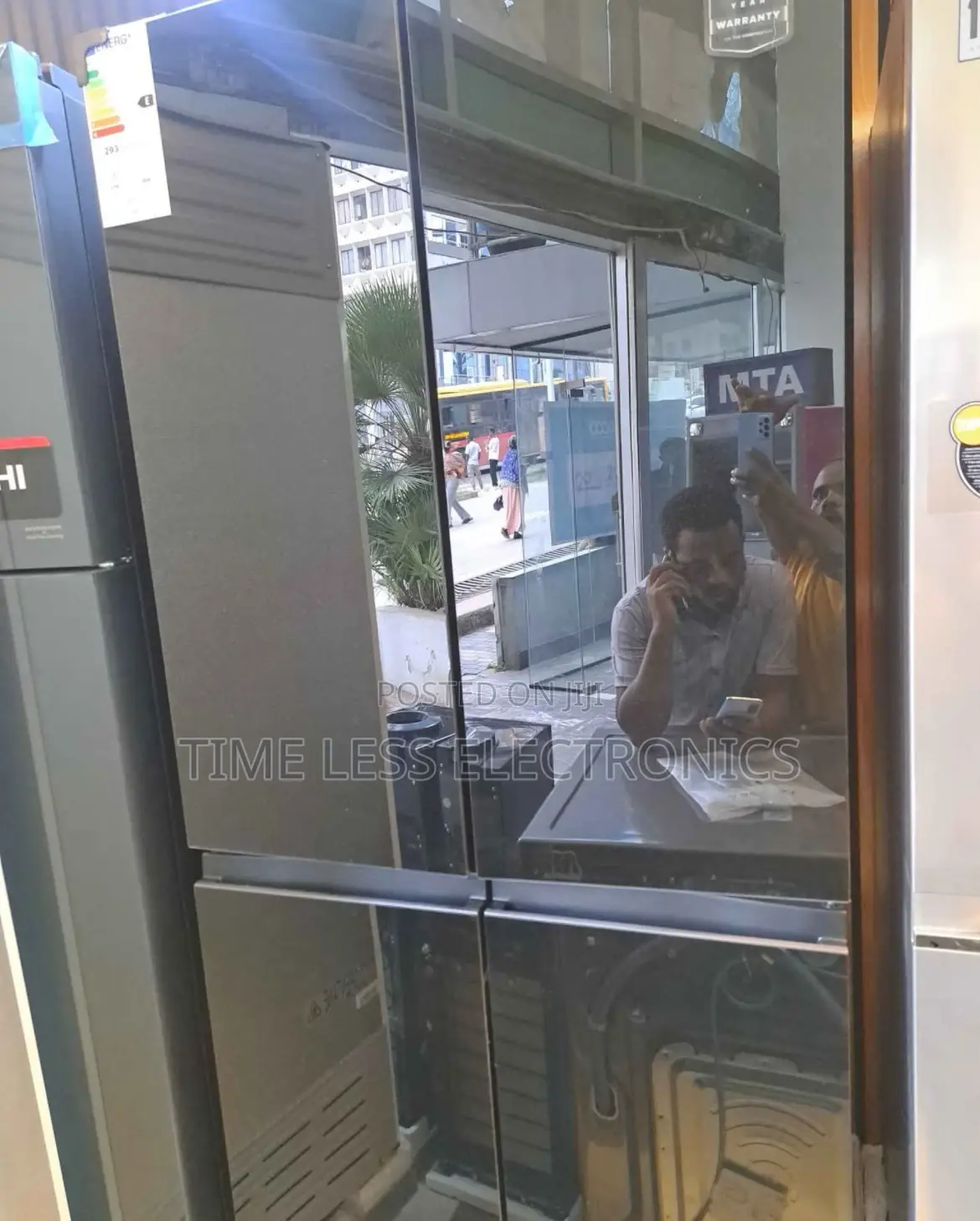 Lg 4-Door Side by Side Refrigerator – Spacious Modern!