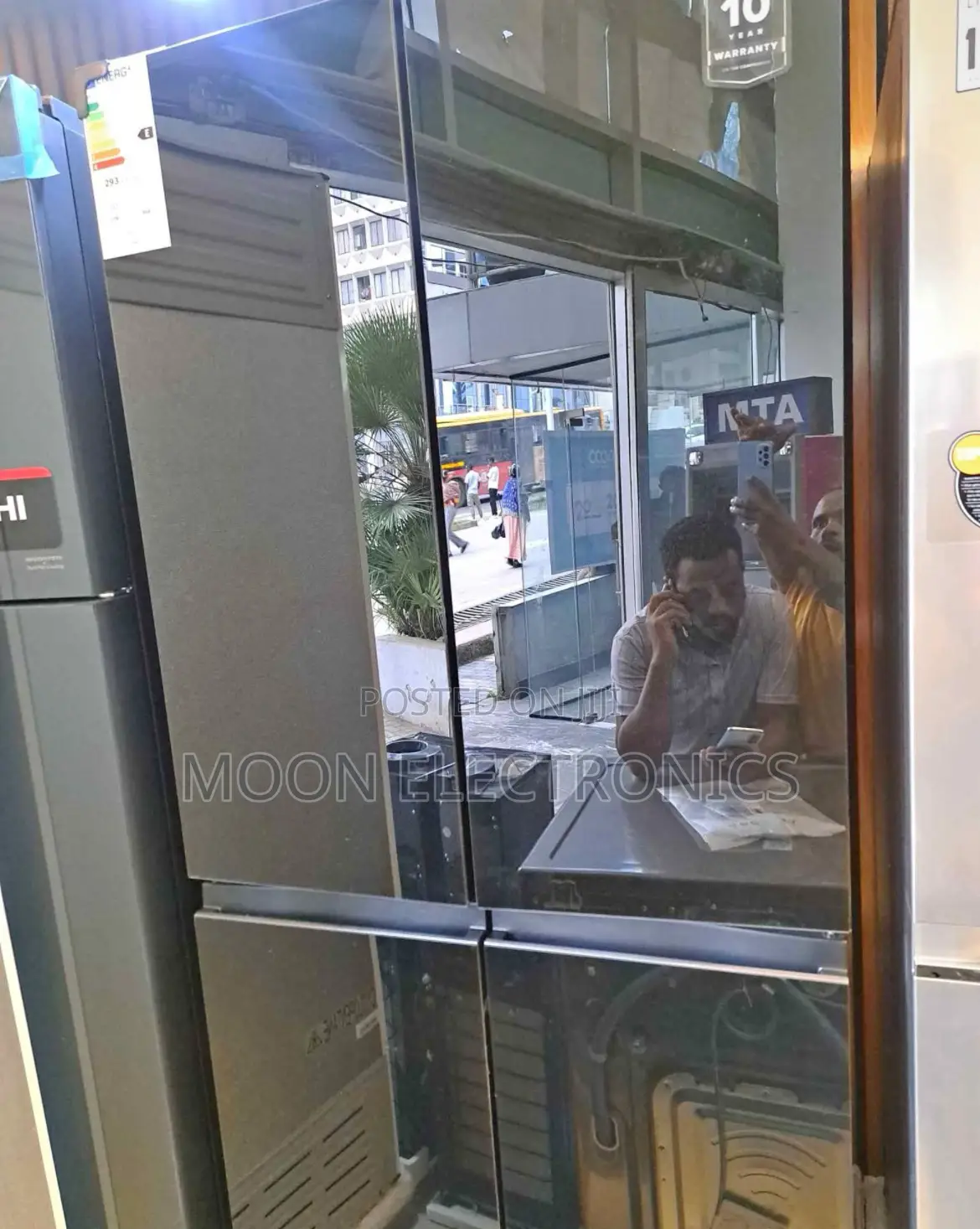 Lg 4-Door Side by Side Refrigerator – Spacious Modern!