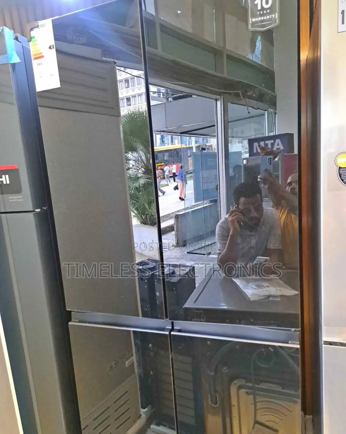 Lg 4-Door Side by Side Refrigerator – Spacious Modern!