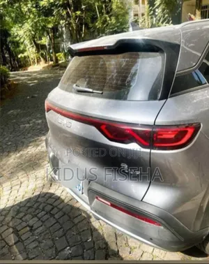 BYD Yuan Up 45 kWh FWD 2024 Silver