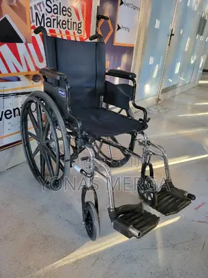 Photo - Normal Wheelchair郎籮wheelchair Is Built With a Padded and Sturdy Back