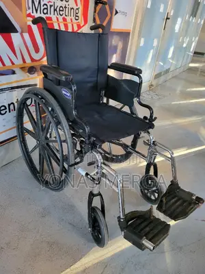Black Folding Self Propelled Wheelchair判段wheelchair梶0wheelchair