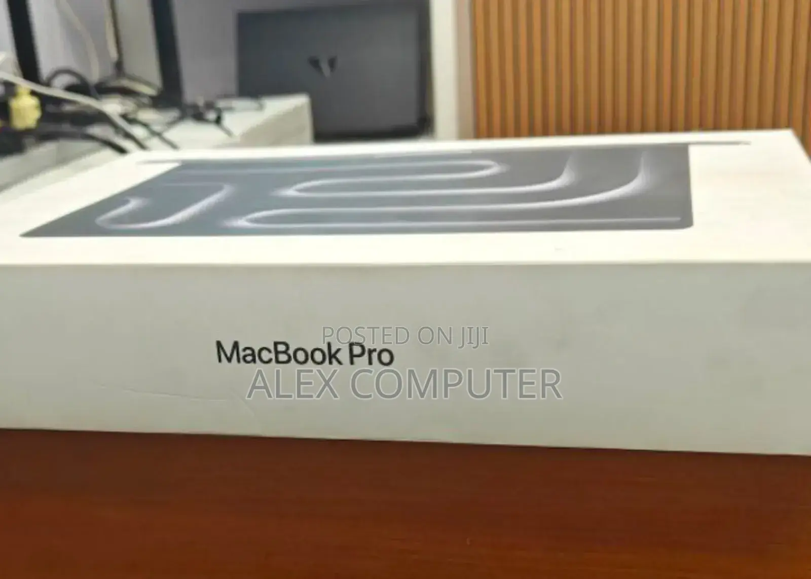 New Laptop Apple Macbook Pro 2025 M5 14-Inch 16GB SSD 512GB