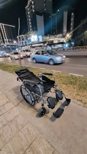 Photo - Toilet Wheelchair水手wheelchair廿手wheelchair卜手wheelchair山田wheelchair廿田whe