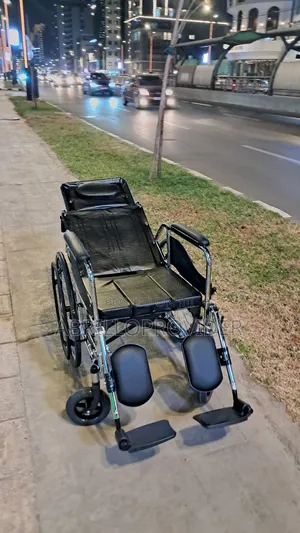 Photo - Toilet Wheelchair水手wheelchair廿手wheelchair口手wheelchair卜手wheelchair山田whe