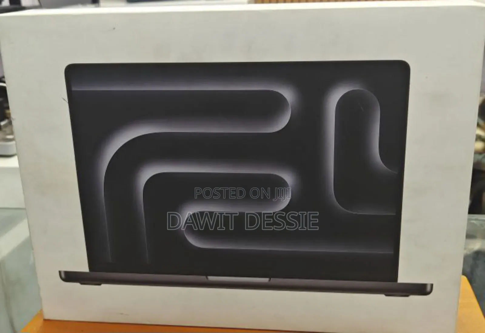New Laptop Apple Macbook Pro 2025 M5 14-Inch 16GB SSD 512GB