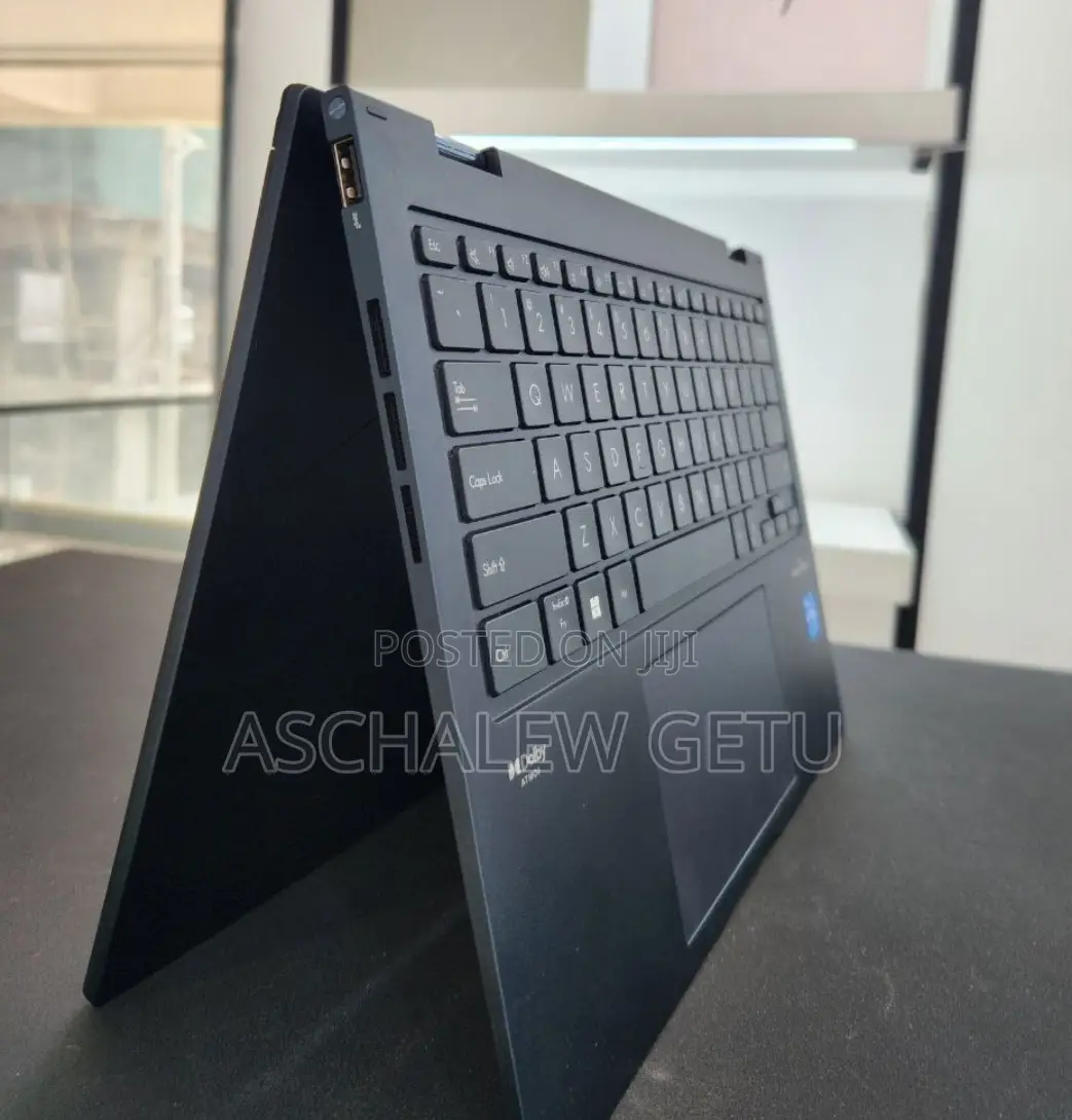 New Laptop Lenovo Yoga 7i 16GB Intel Core Ultra 7 SSD 1T