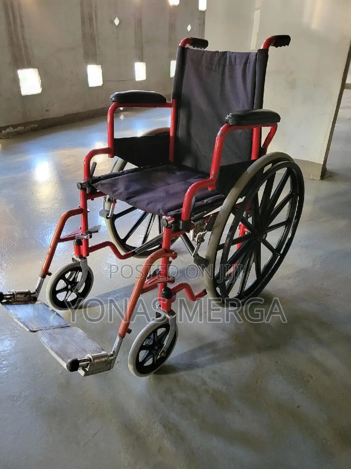 Used Wheelchair桶wheelchair With Brakes, Extra Wide Seat(18") Lap Strap
