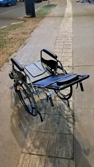 Photo - Toilet Wheelchair水手wheelchair口手wheelchair廿手wheelchair手田wheelchair卜田whe