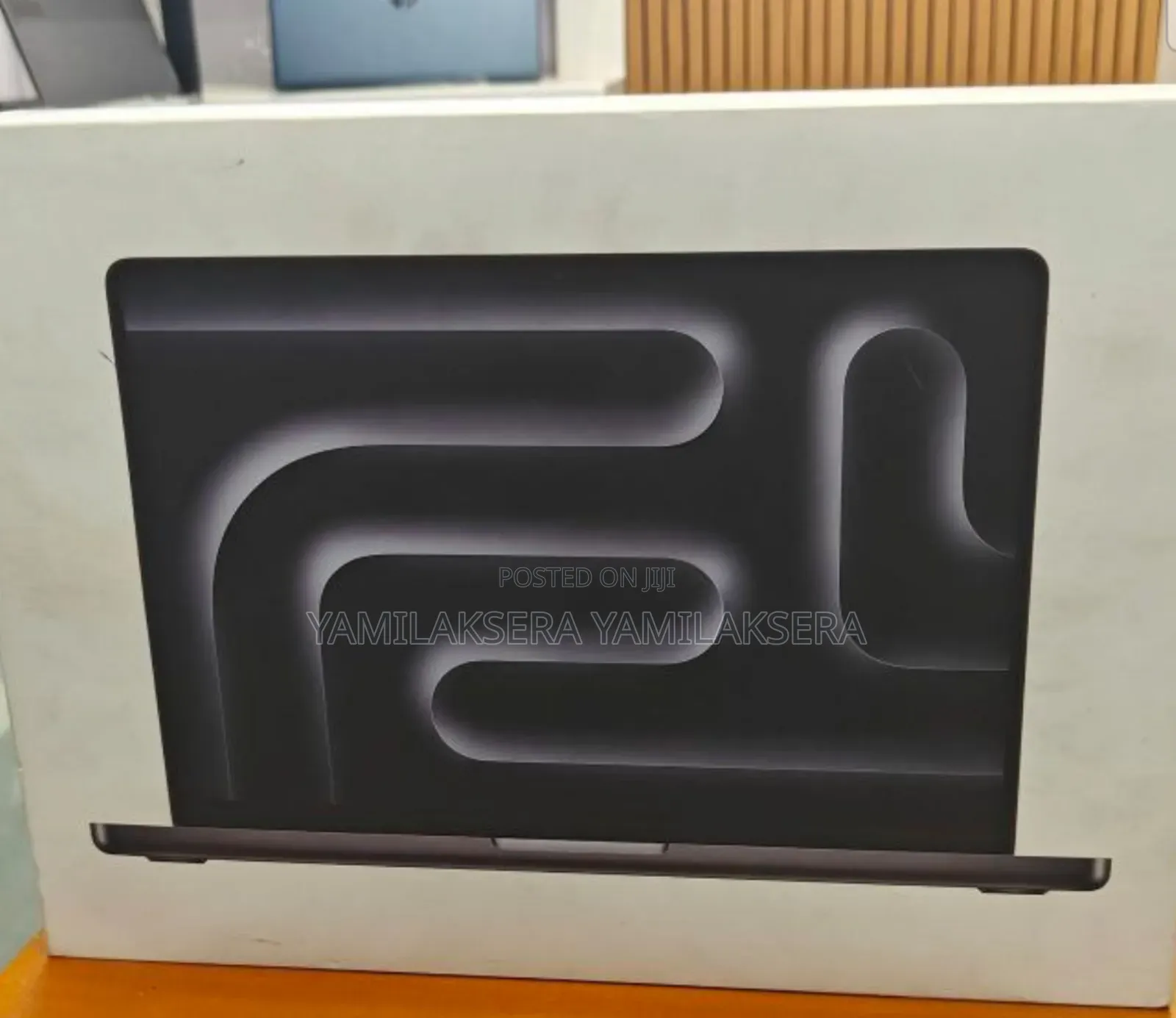 New Laptop Apple Macbook Pro 2025 M5 14-Inch 16GB SSD 512GB