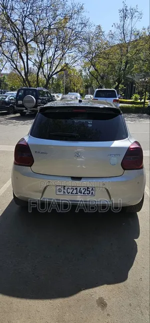 Suzuki Swift 2022 Silver
