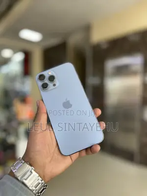 Photo - Apple iPhone 13 Pro Max 128 GB Blue