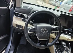 Toyota Highlander 2023 Blue
