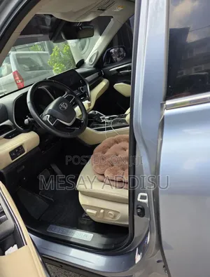 Toyota Highlander 2023 Blue