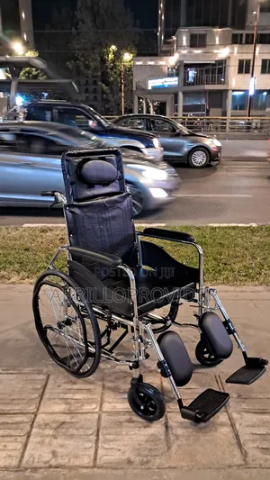 Photo - Toilet Wheelchair水手wheelchair廿手wheelchair田手wheelchair卜手wheelchair卜手whe