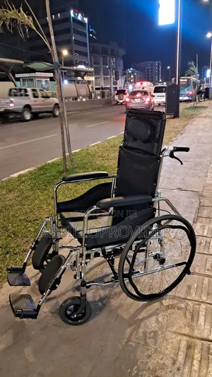 Photo - Toilet Wheelchair水手wheelchair口手wheelchair卜手wheelchair口田wheelchair廿手whe