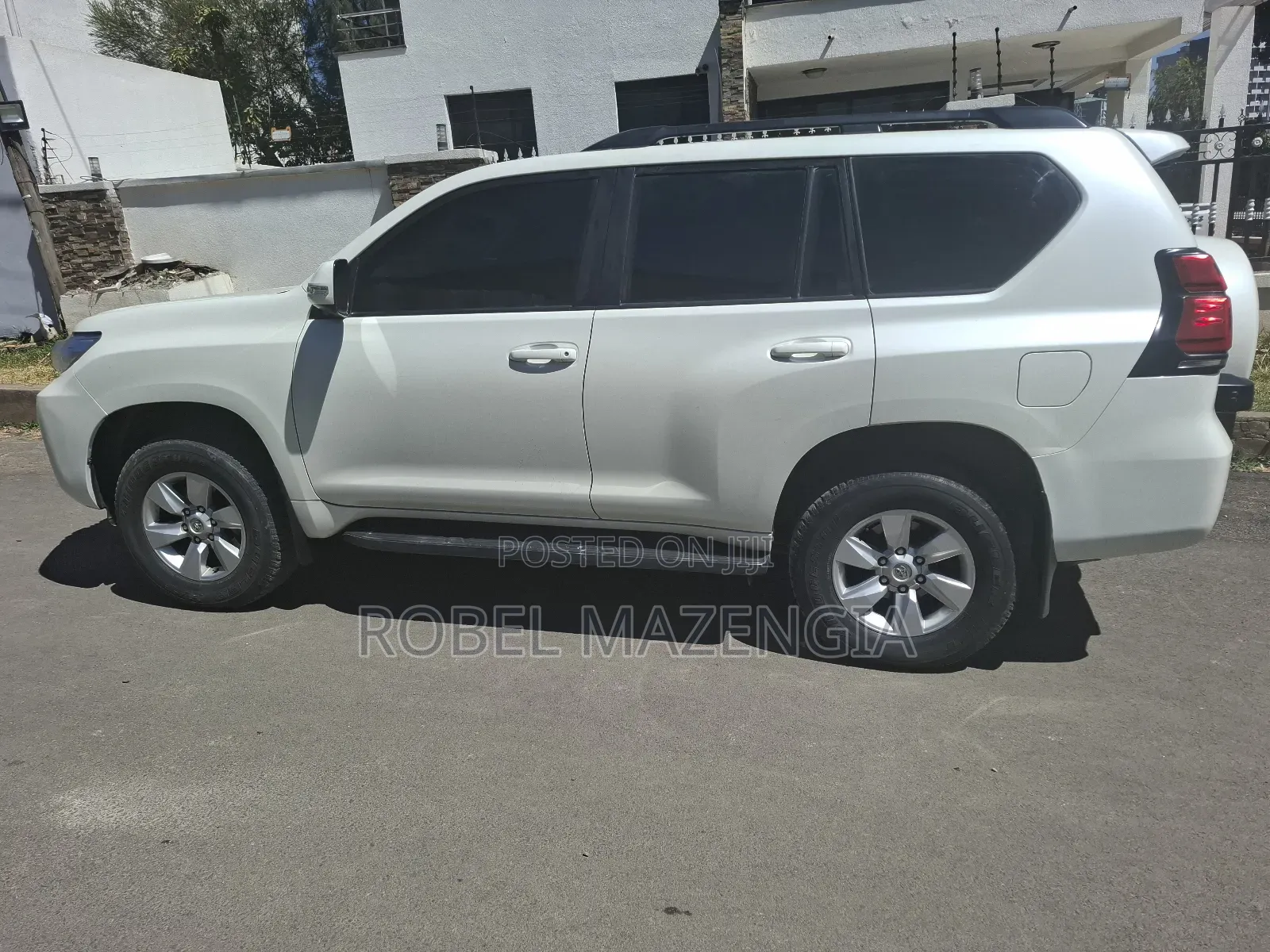 Toyota Land Cruiser Prado 2023 White