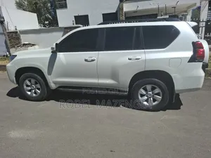 Toyota Land Cruiser Prado 2023 White