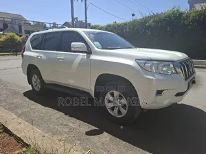 Toyota Land Cruiser Prado 2023 White