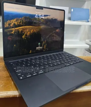 New Laptop Apple MacBook Pro 2019 8GB Intel Core I7 SSD 256GB