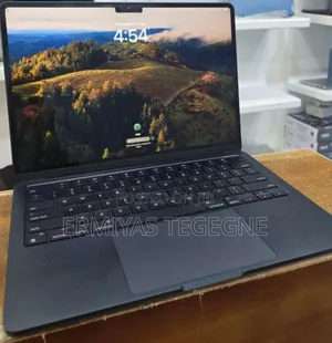 New Laptop Apple MacBook Pro 2019 8GB Intel Core I7 SSD 256GB