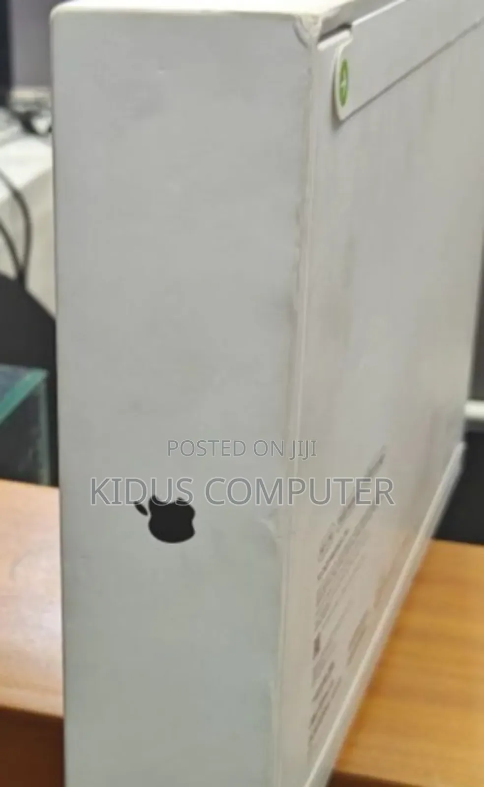 New Laptop Apple Macbook Pro 2025 M5 14-Inch 16GB Apple M4 SSD 512GB