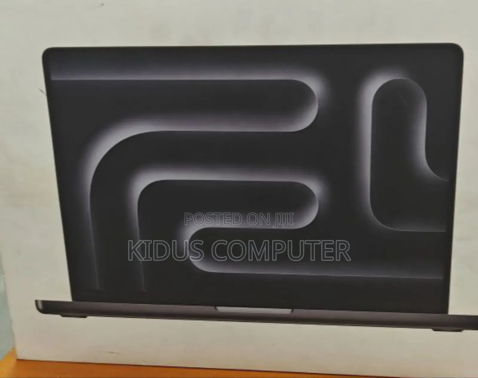 New Laptop Apple Macbook Pro 2025 M5 14-Inch 16GB Apple M4 SSD 512GB