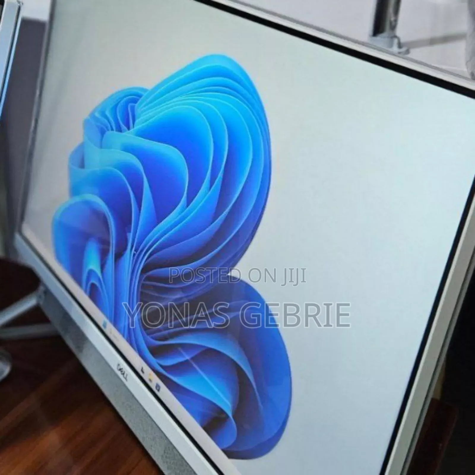 New Dell Inspiron 27 All-in-One 12GB Intel Core I7 SSD 512GB